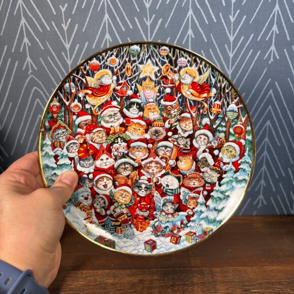 Santa Claws Cat Christmas Collector 8" Plate by Bill Bell from the Franklin Mint - Picture 5 of 15
